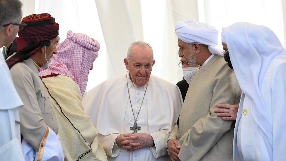 Pope Francis denounces extremism on historic visit to Iraq