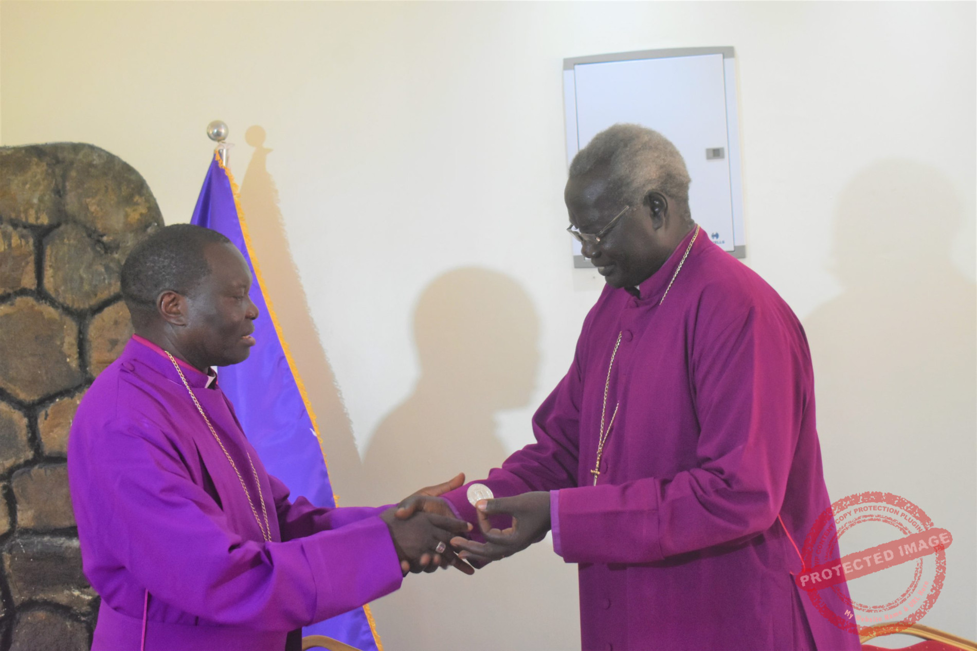 Archbishop Daniel Deng recieves Canterbury award