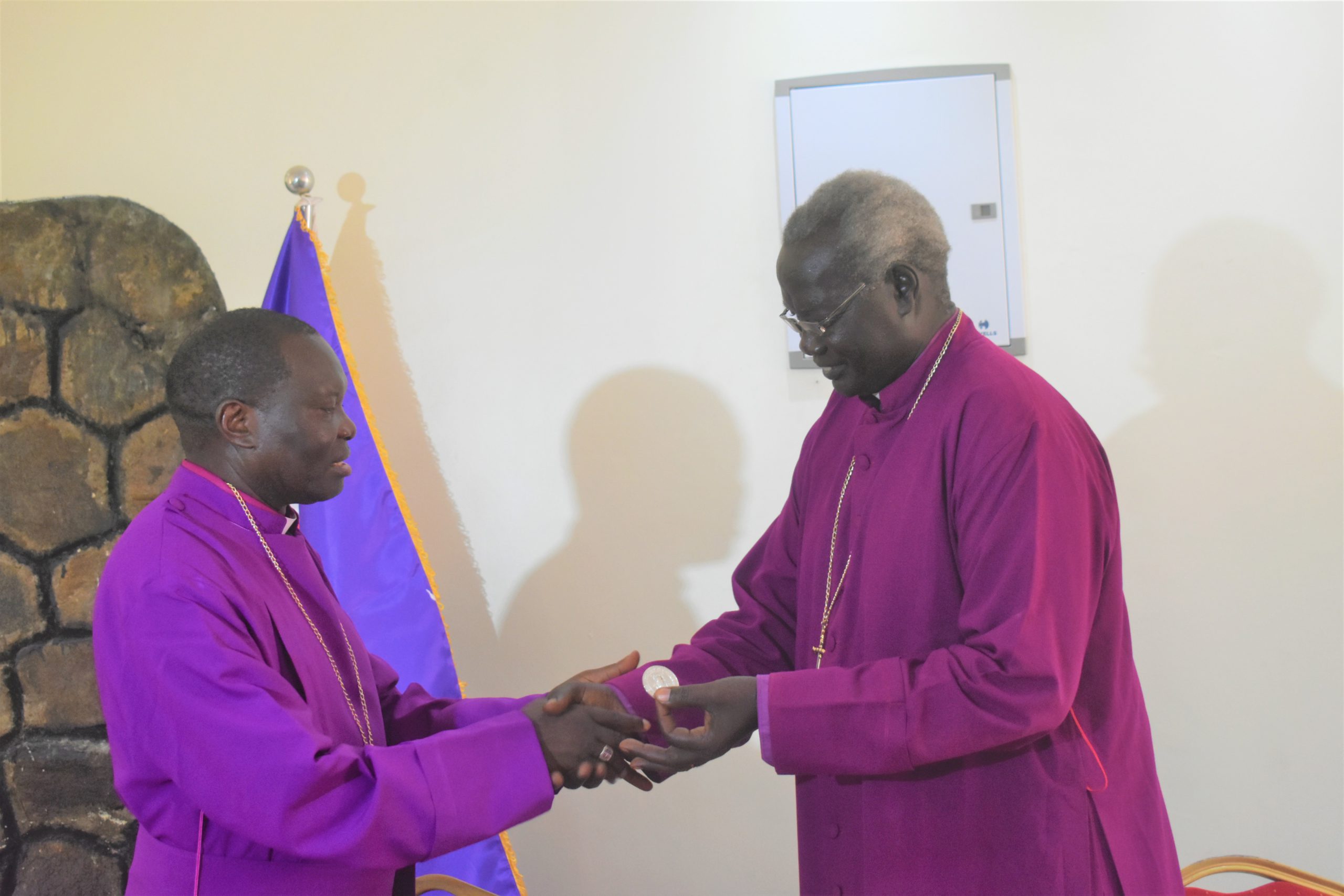Archbishop Daniel Deng recieves Canterbury award