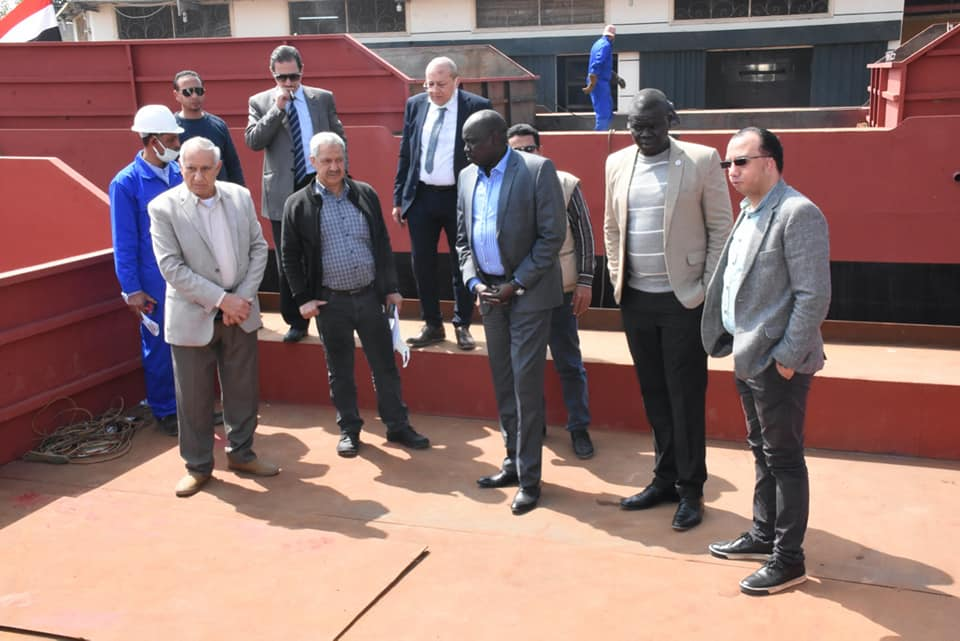 Minister of water receives river cleaning machines from Egypt