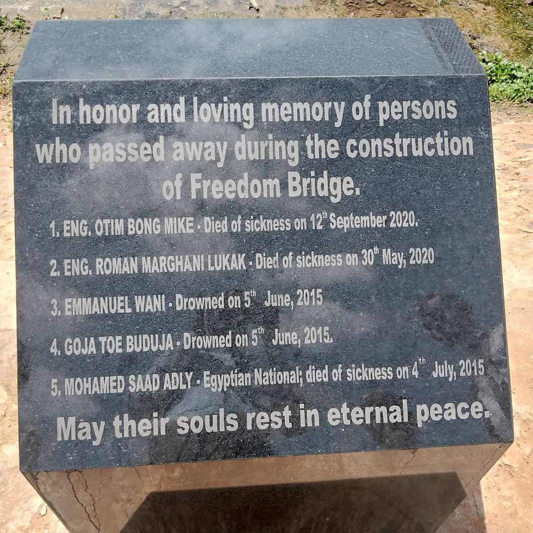 Former Freedom Bridge workers honored with monument