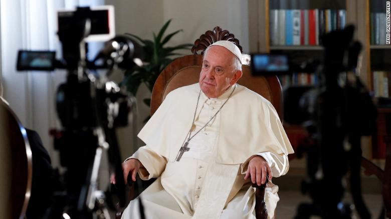 Papacy requires functioning head and heart, not well-functioning knee – pope