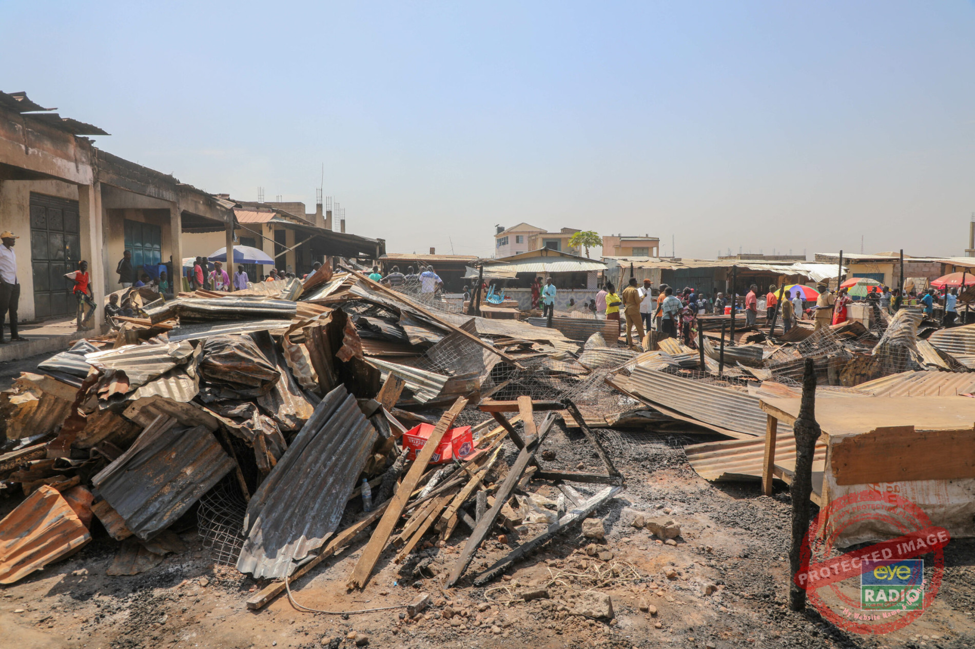 “Heroic” water-tank drivers hailed for saving Jebel market from fire