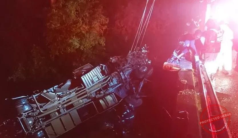 Tour bus crash kills 20 in Limpopo province, S. Africa.