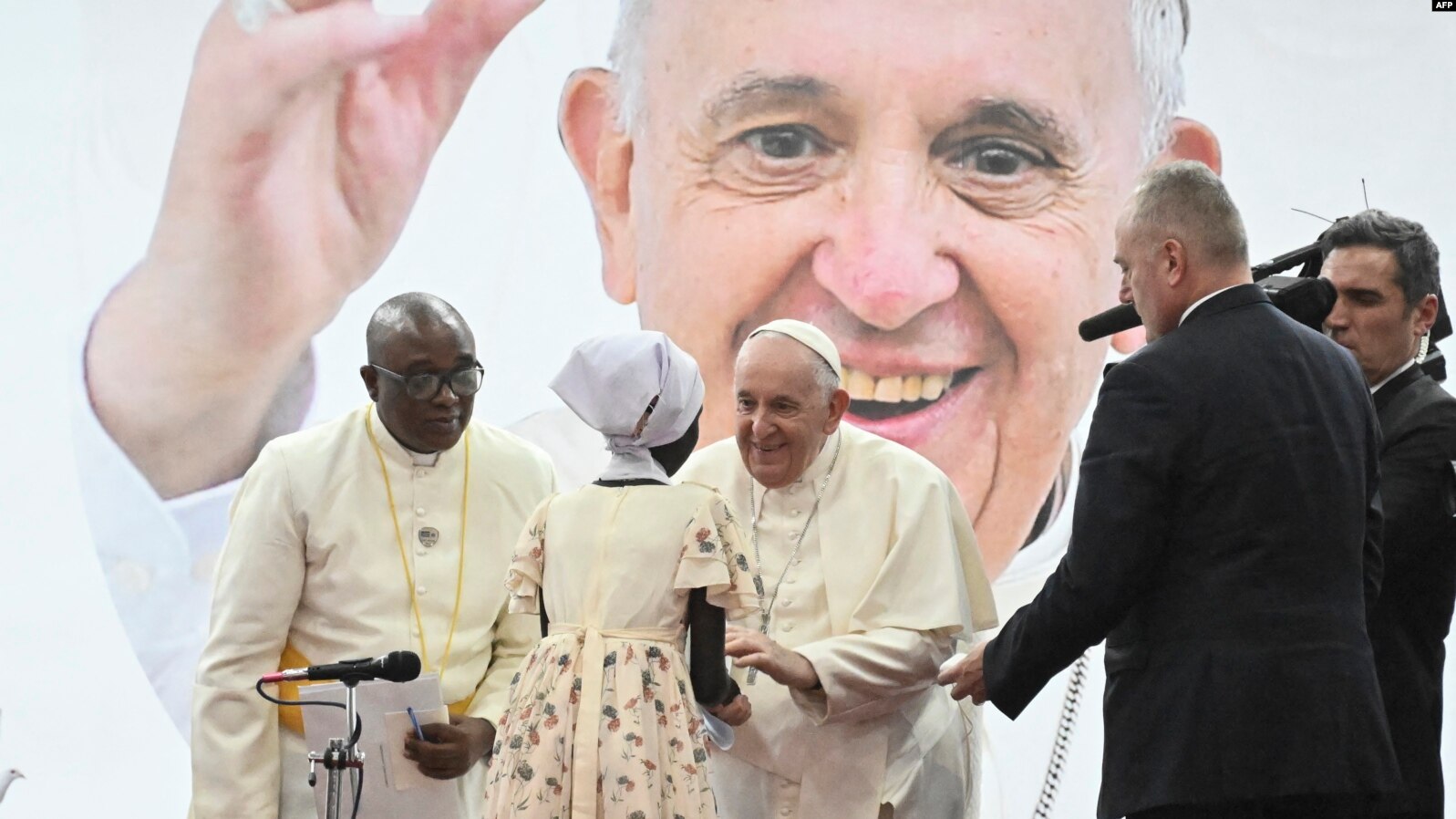 Pope tells IDPs: Do not lose hope