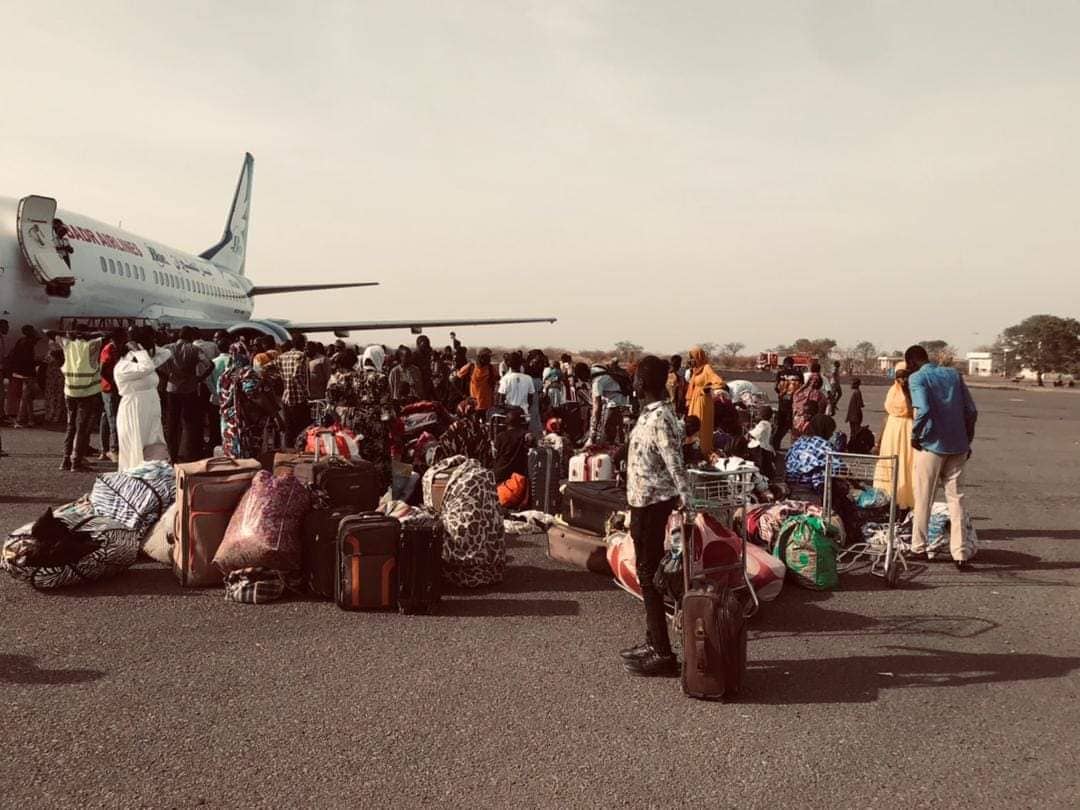 Tut Gatluak, well-wishers airlift 500 returnees to Juba