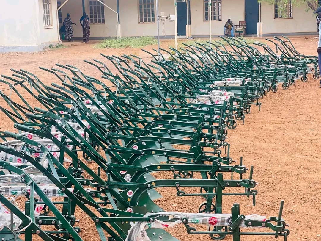 Warrap distributes 500 ox-ploughs to farmers