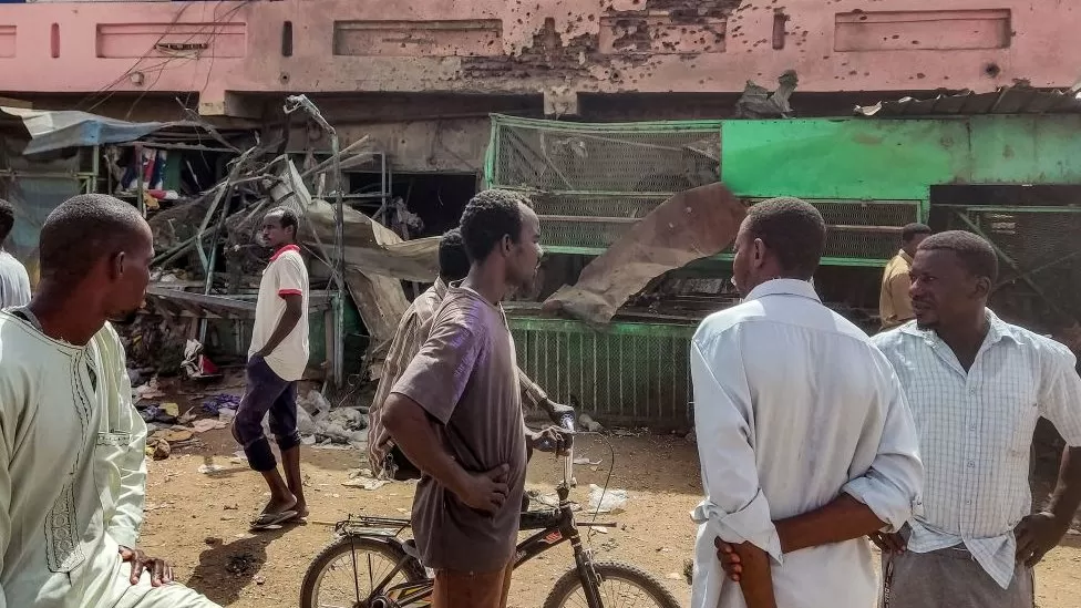 Rockets hit Khartoum market as talks collapse