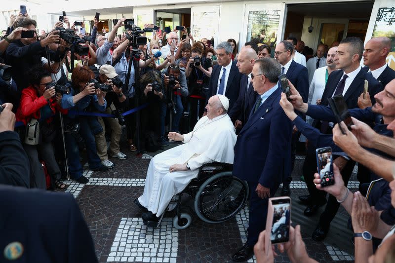 Pope Francis leaves hospital ‘in better shape’