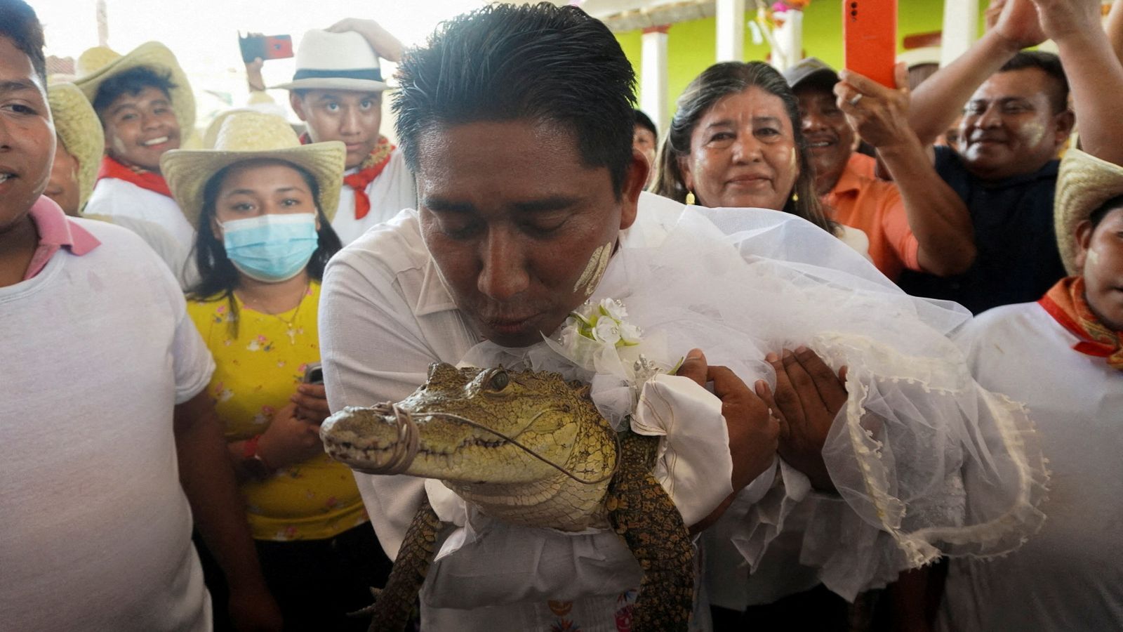 Mexican mayor marries croccodile ‘to bring fortune’ to his people