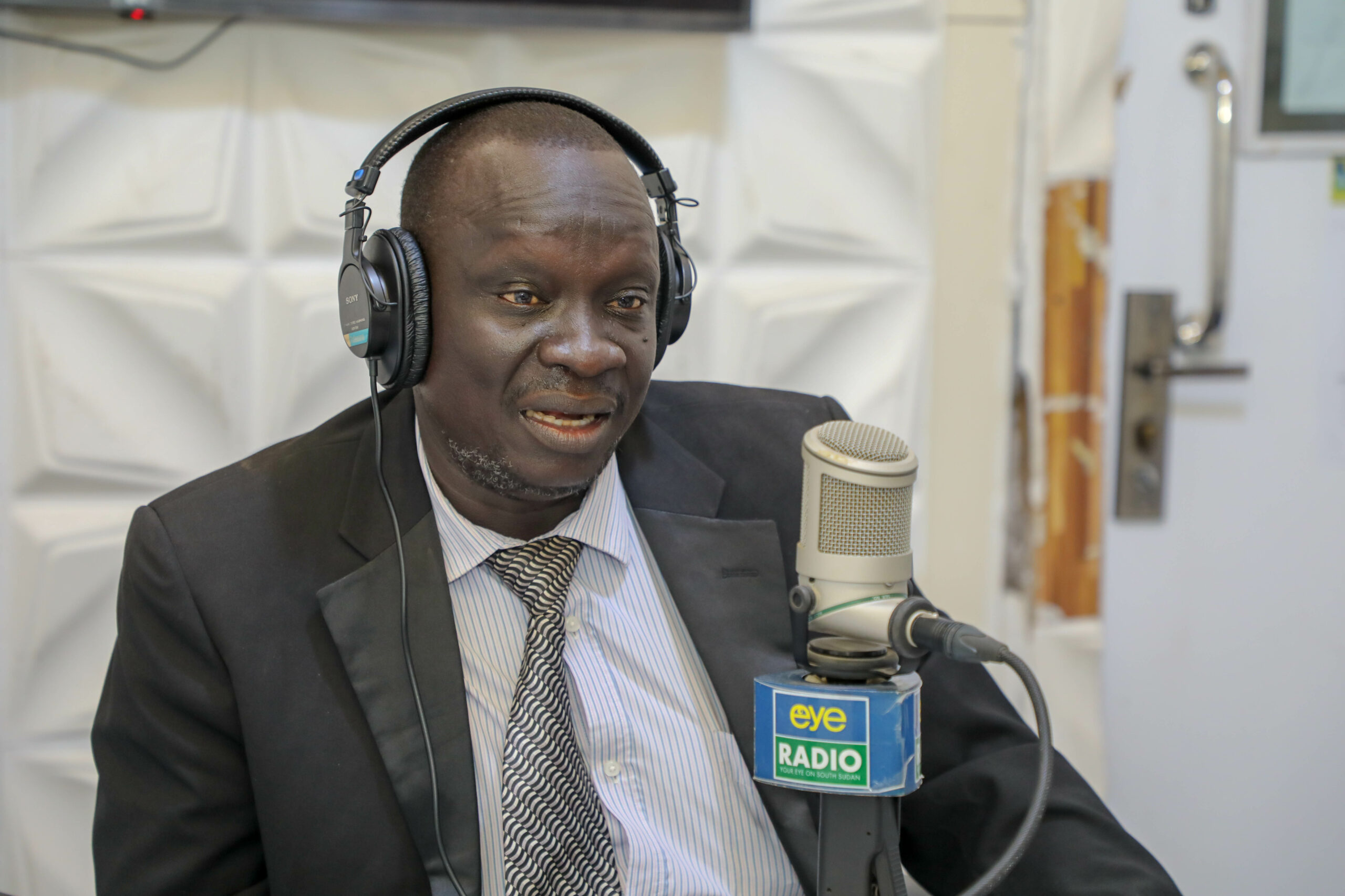 Ex-judge urges public to sue ‘corrupt’ police officers