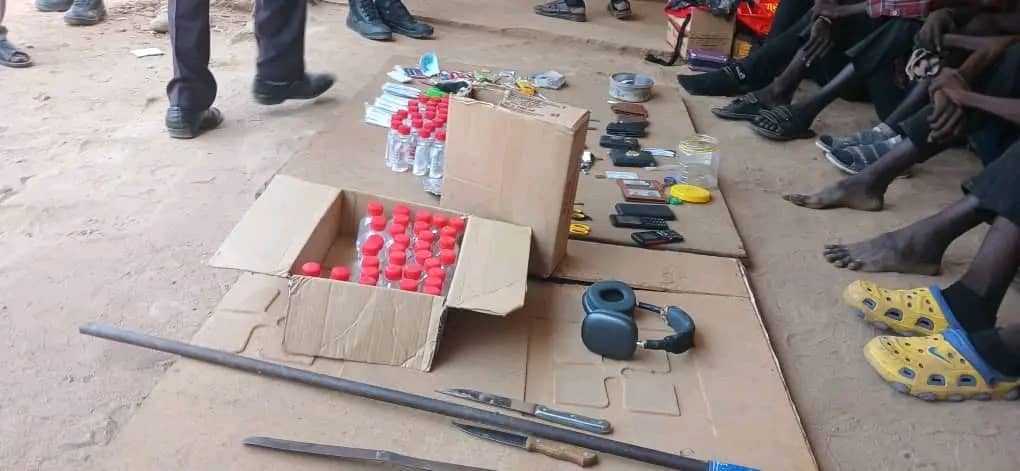 25 suspected gangs arrested with illicit drugs, machetes
